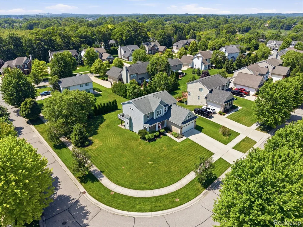 94 Blackberry Drive White Lake Charter Township, MI 48386