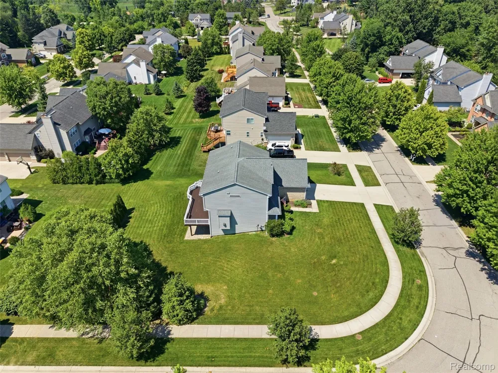 94 Blackberry Drive White Lake Charter Township, MI 48386