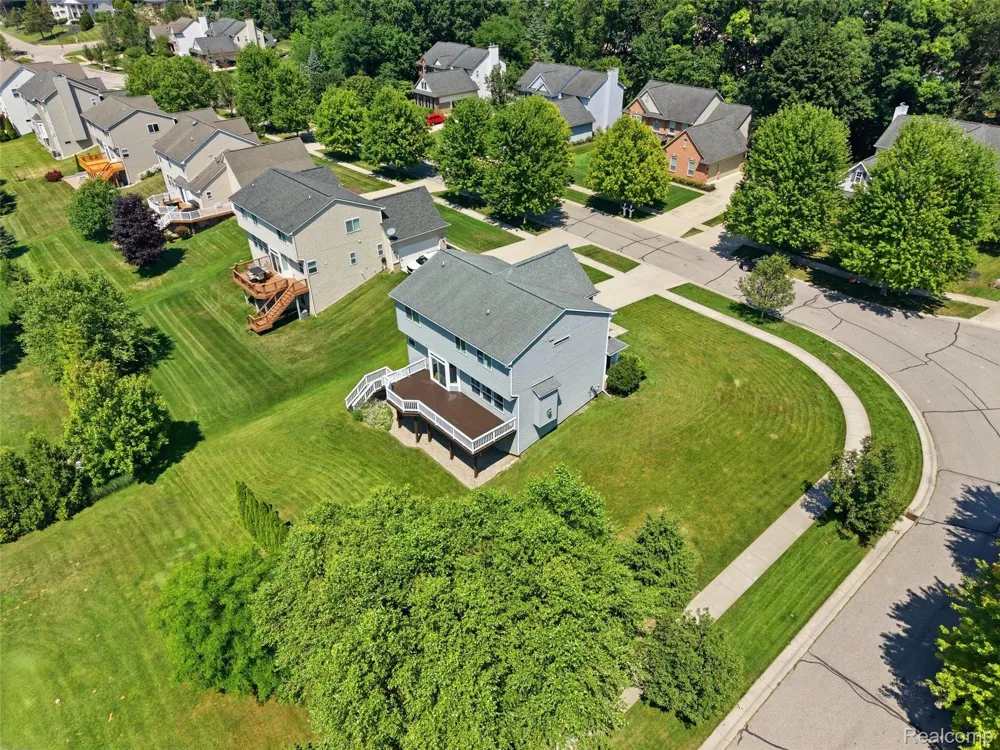 94 Blackberry Drive White Lake Charter Township, MI 48386