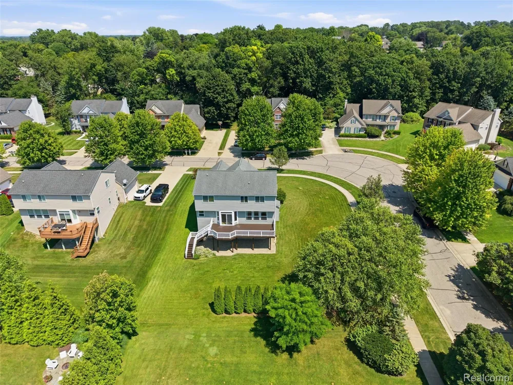 94 Blackberry Drive White Lake Charter Township, MI 48386