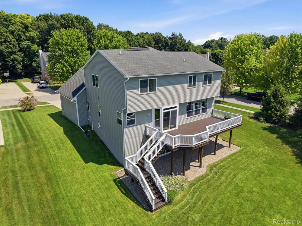 94 Blackberry Drive White Lake Charter Township, MI 48386