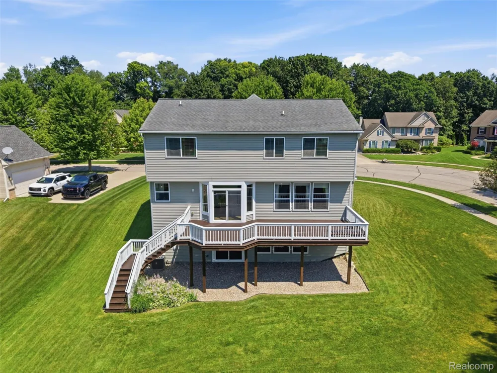 94 Blackberry Drive White Lake Charter Township, MI 48386
