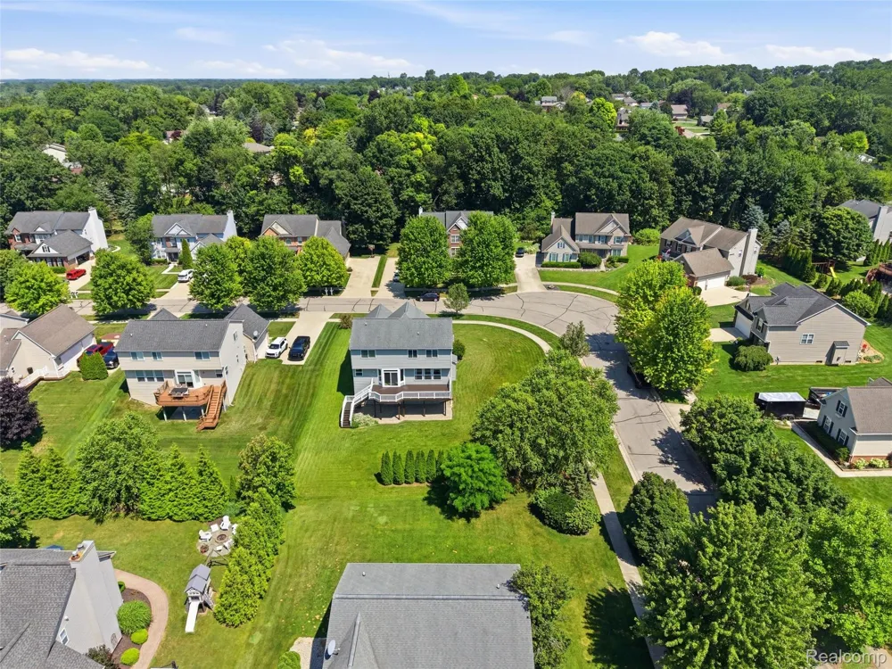 94 Blackberry Drive White Lake Charter Township, MI 48386