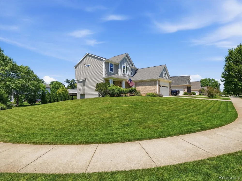94 Blackberry Drive White Lake Charter Township, MI 48386