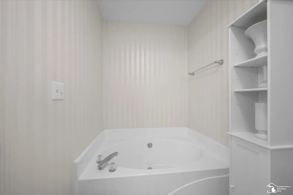 6646 Greenbriar Lane Bedford Township, MI 48182