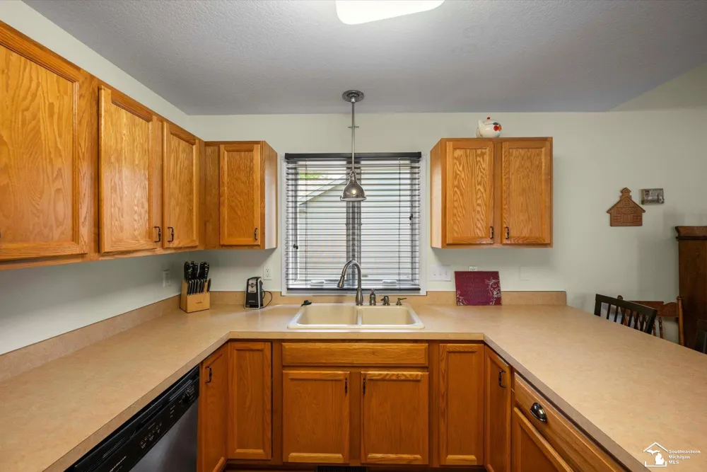 6646 Greenbriar Lane Bedford Township, MI 48182