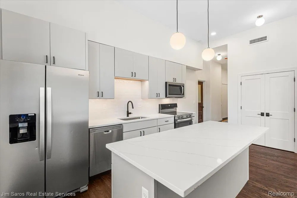 389 Saint Clair Grosse Pointe City, MI 48230