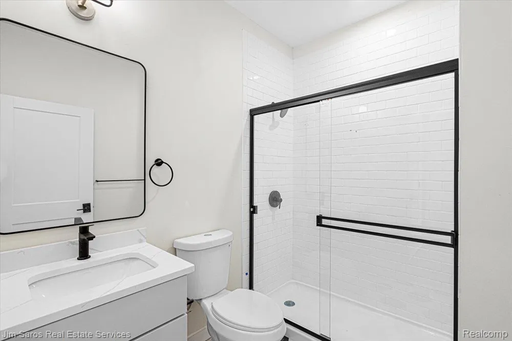 389 Saint Clair Grosse Pointe City, MI 48230