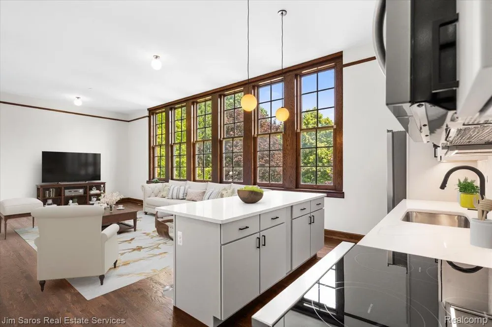 389 Saint Clair Grosse Pointe City, MI 48230