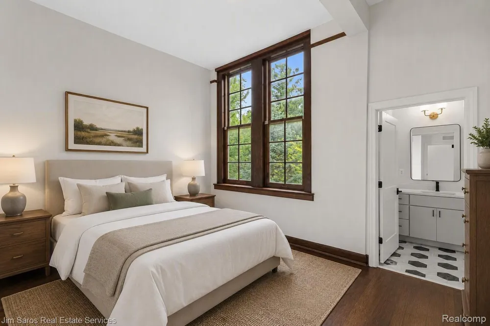 389 Saint Clair Grosse Pointe City, MI 48230