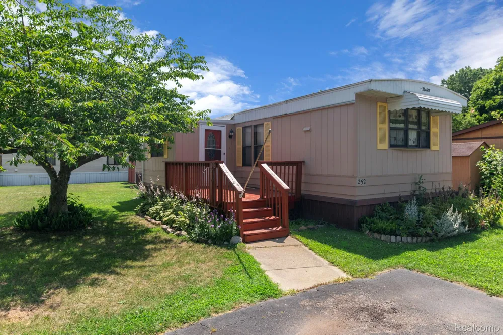 351 Road #252 Auburn Hills City, MI 48326