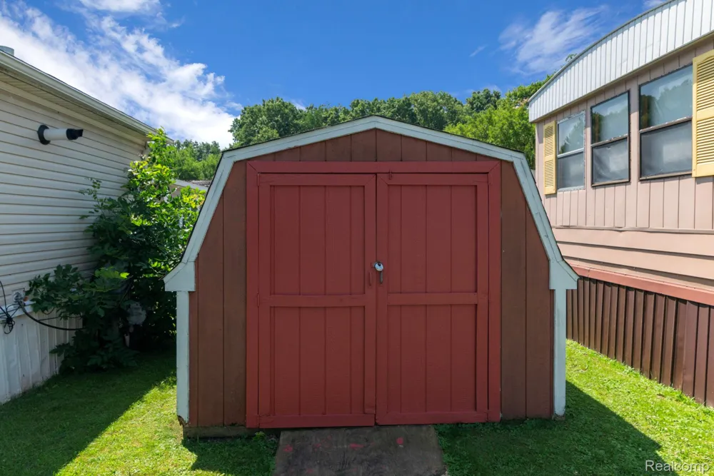 351 Road #252 Auburn Hills City, MI 48326