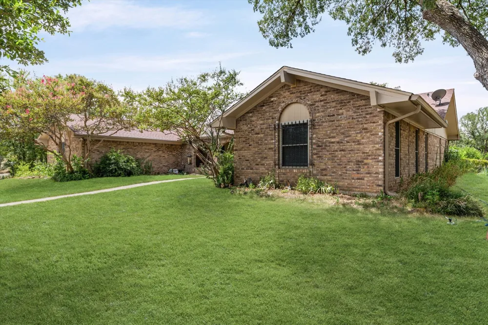 2534 S Robinson Drive Robinson, TX 76706