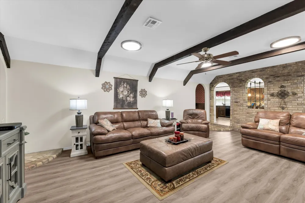 2534 S Robinson Drive Robinson, TX 76706