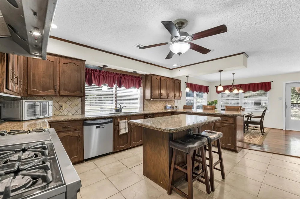 2534 S Robinson Drive Robinson, TX 76706