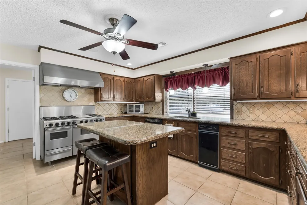 2534 S Robinson Drive Robinson, TX 76706