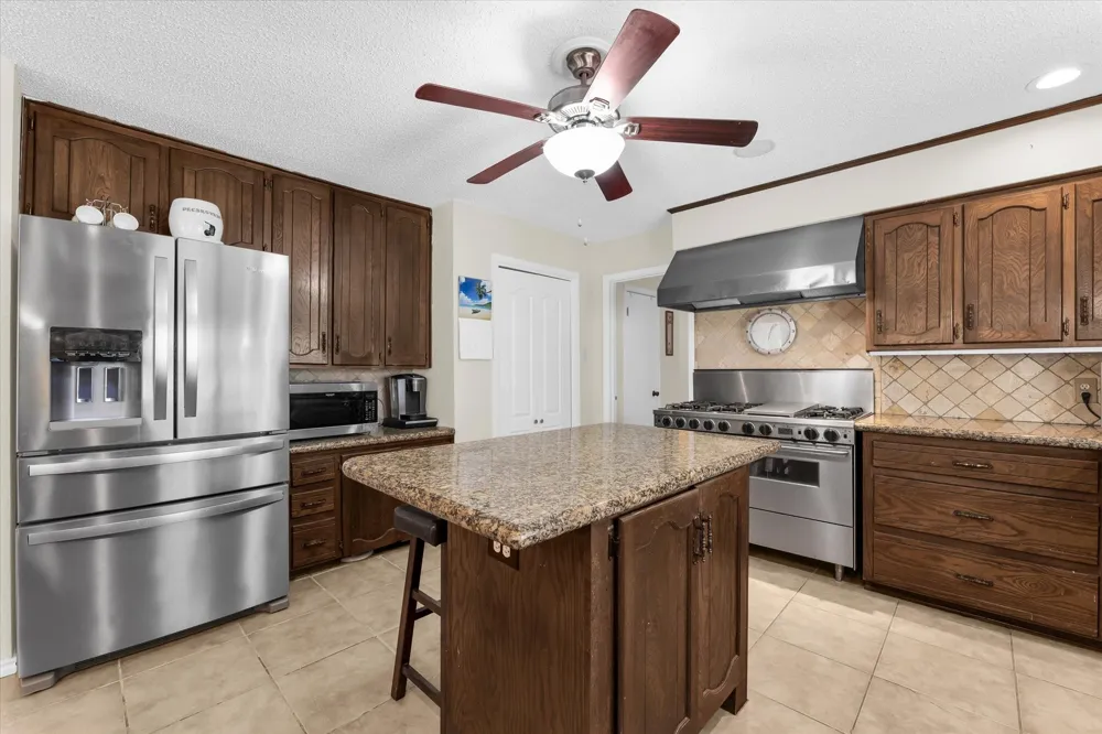 2534 S Robinson Drive Robinson, TX 76706