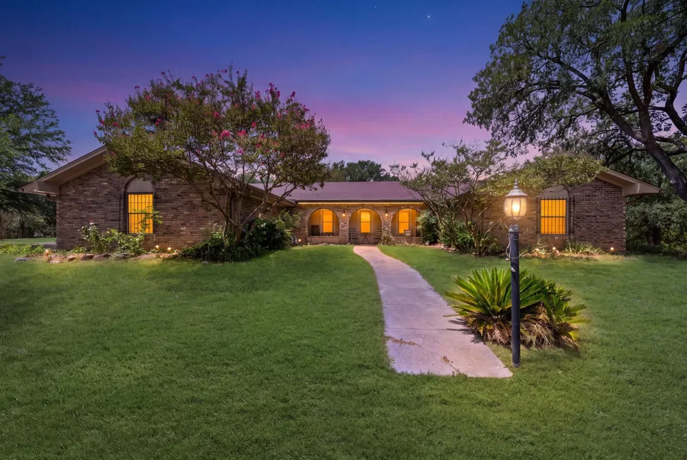 2534 S Robinson Drive Robinson, TX 76706