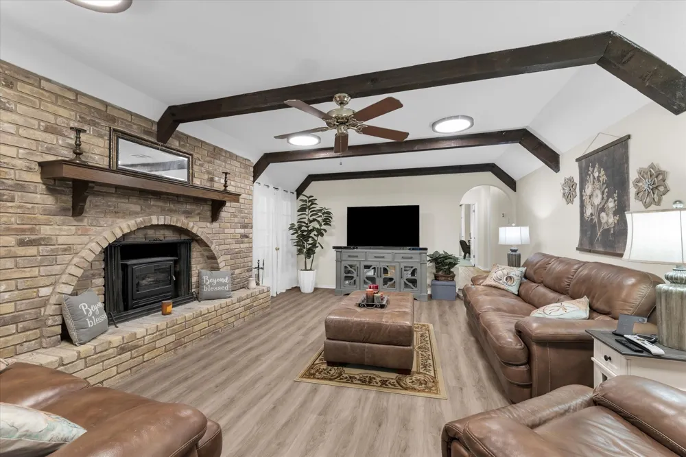 2534 S Robinson Drive Robinson, TX 76706