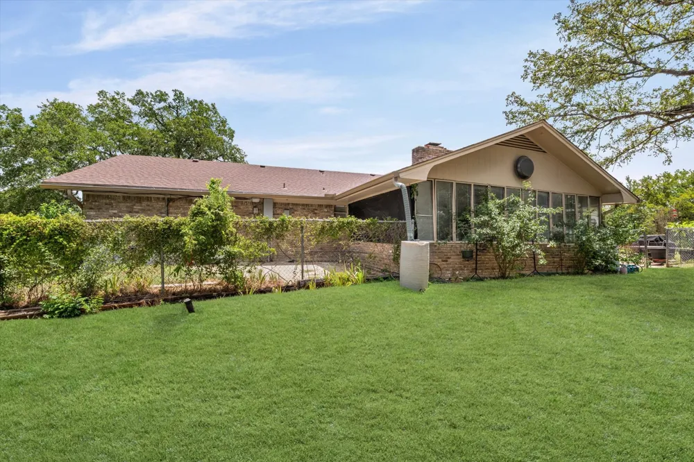 2534 S Robinson Drive Robinson, TX 76706