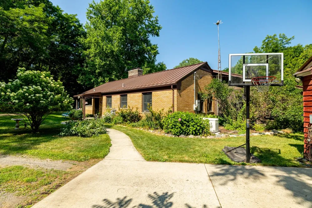 16460 Franklin Road Northville, MI 48168