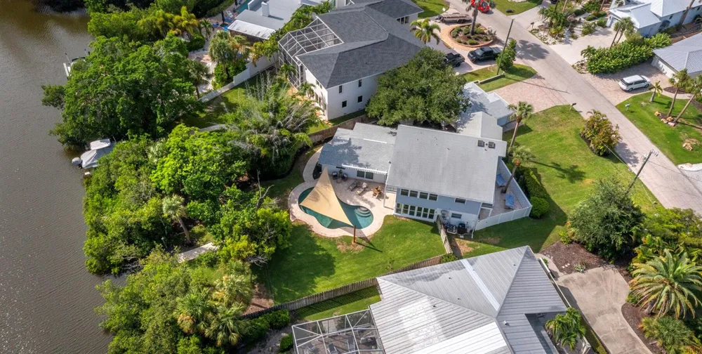 430 ISLAND CIRCLE Sarasota, FL 34242