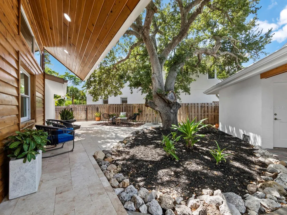 430 ISLAND CIRCLE Sarasota, FL 34242
