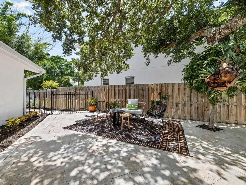 430 ISLAND CIRCLE Sarasota, FL 34242