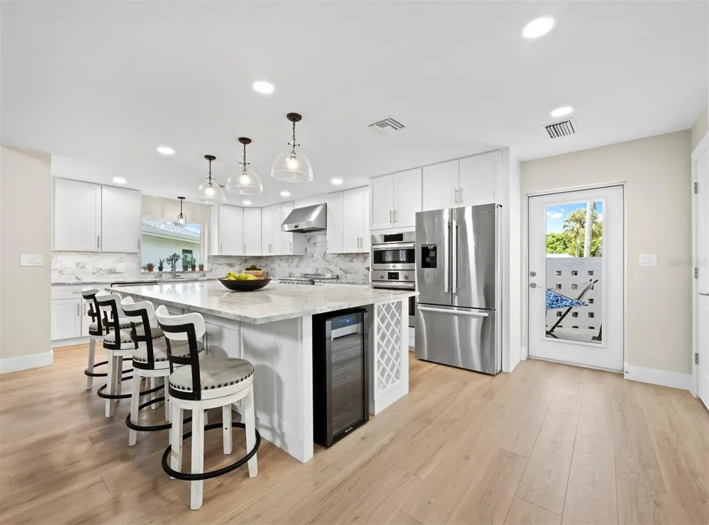 430 ISLAND CIRCLE Sarasota, FL 34242