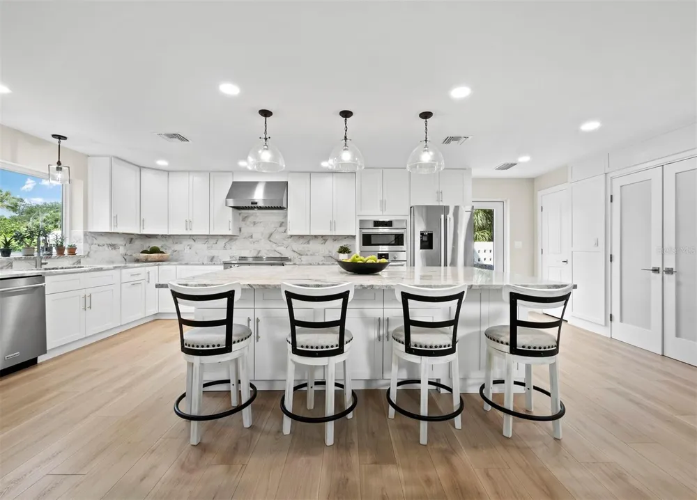 430 ISLAND CIRCLE Sarasota, FL 34242