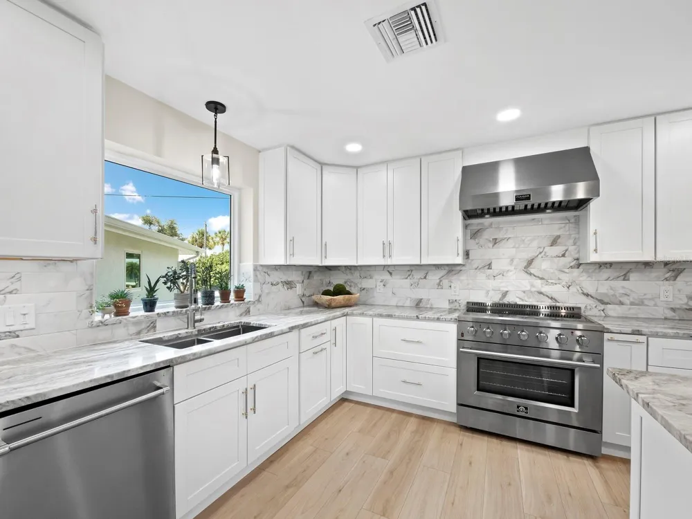 430 ISLAND CIRCLE Sarasota, FL 34242