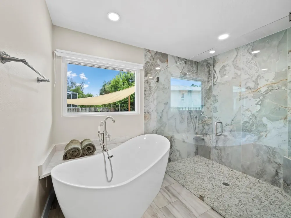 430 ISLAND CIRCLE Sarasota, FL 34242