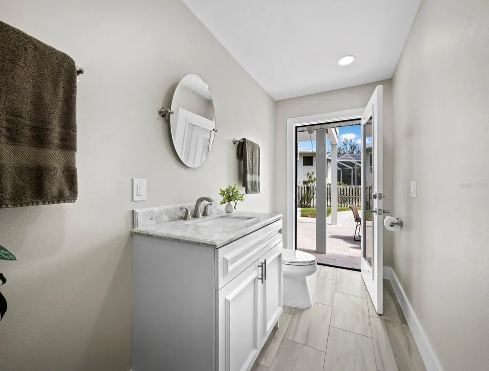 430 ISLAND CIRCLE Sarasota, FL 34242