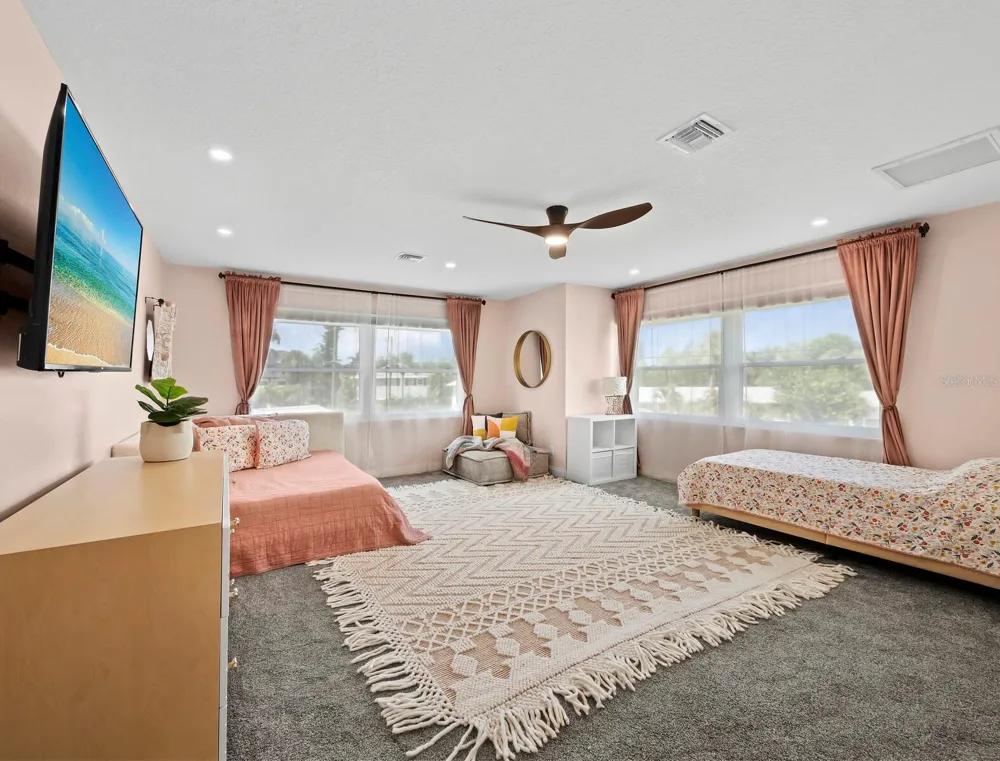 430 ISLAND CIRCLE Sarasota, FL 34242