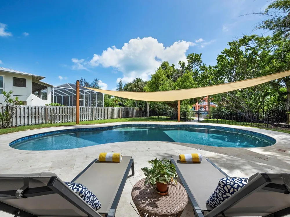 430 ISLAND CIRCLE Sarasota, FL 34242