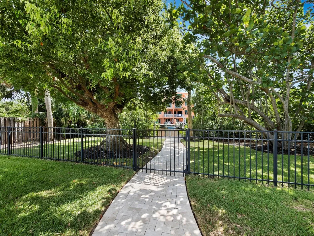 430 ISLAND CIRCLE Sarasota, FL 34242