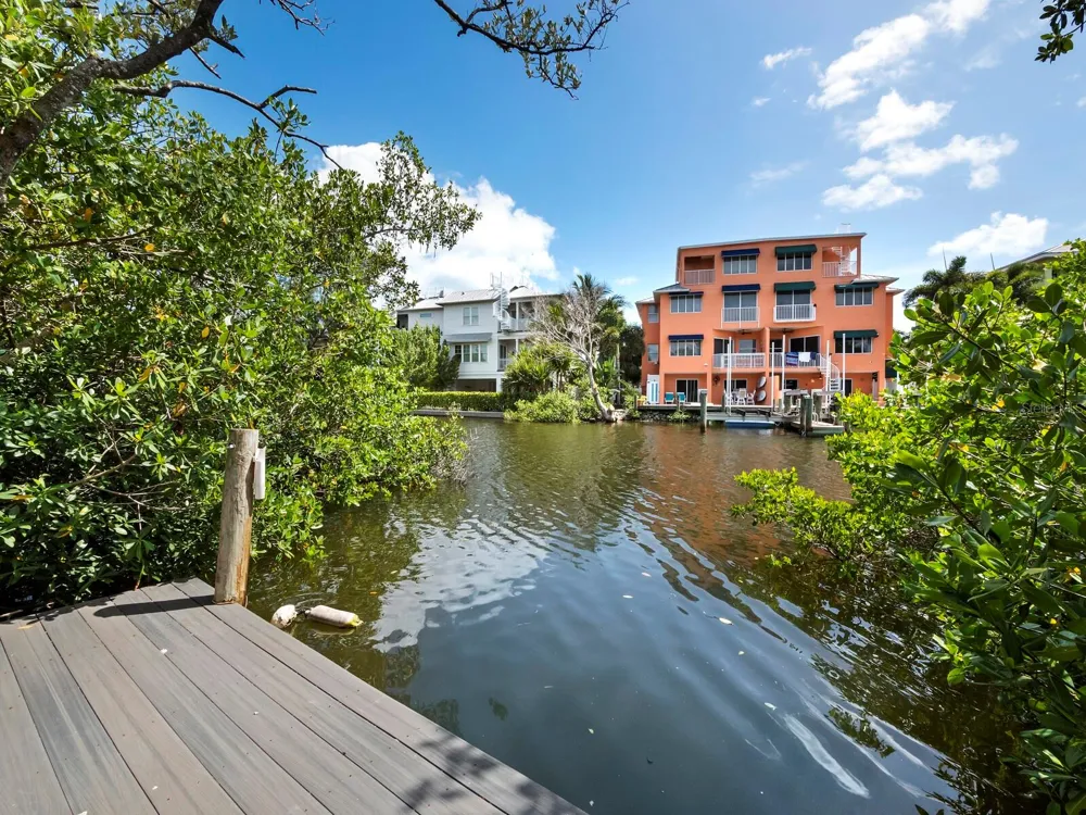 430 ISLAND CIRCLE Sarasota, FL 34242