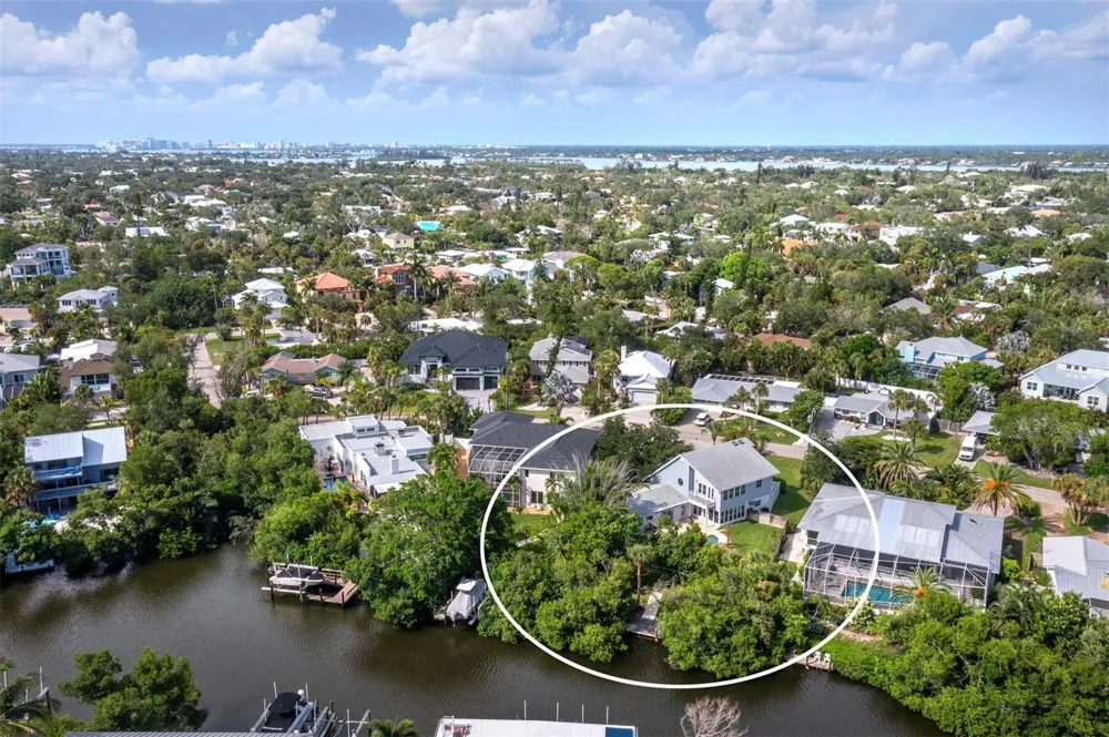 430 ISLAND CIRCLE Sarasota, FL 34242