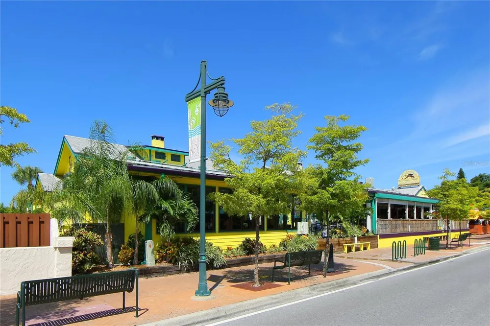 430 ISLAND CIRCLE Sarasota, FL 34242