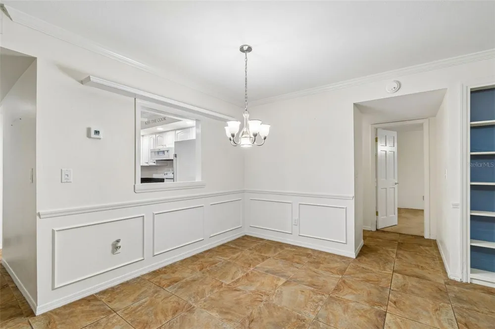 10387 CARROLLWOOD LANE #303 Tampa, FL 33618