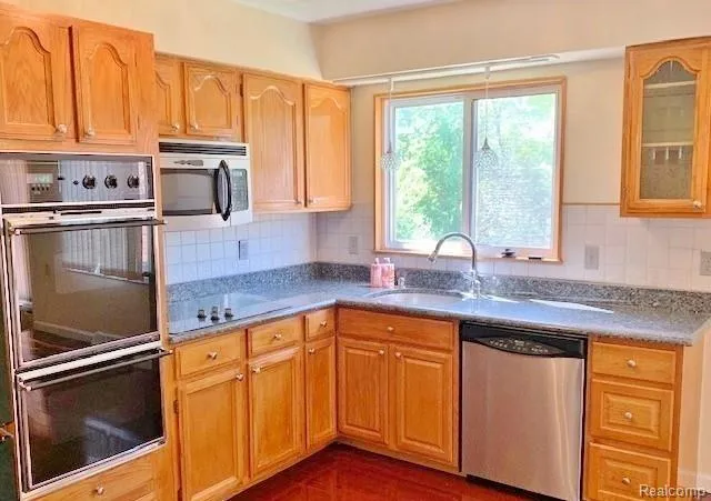 145 Miracle Drive Troy City, MI 48084