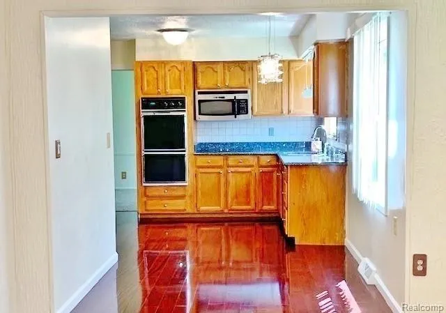 145 Miracle Drive Troy City, MI 48084