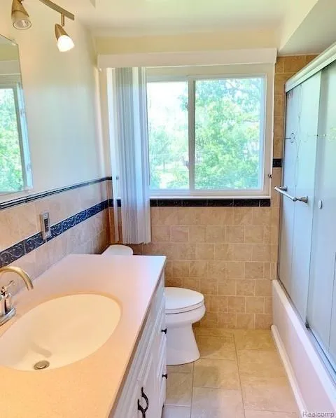 145 Miracle Drive Troy City, MI 48084