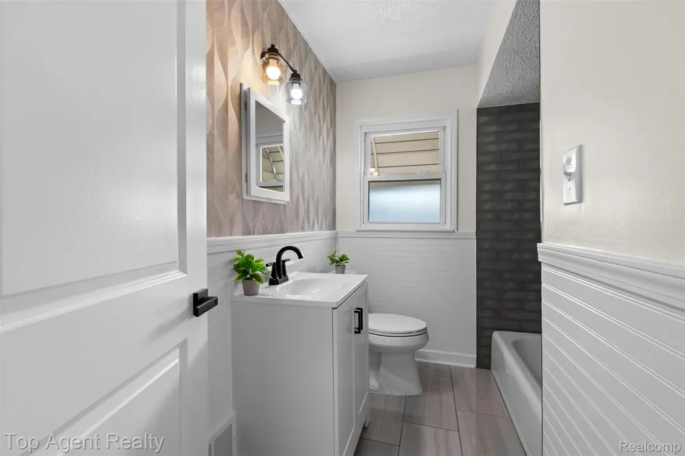 15110 Drake Street Southgate City, MI 48195