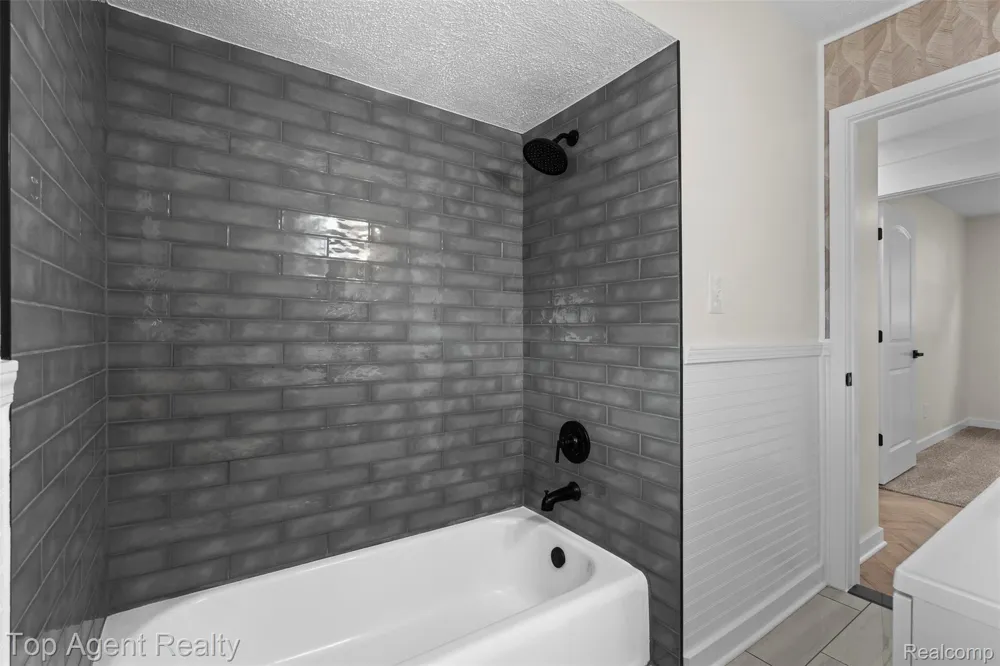 15110 Drake Street Southgate City, MI 48195