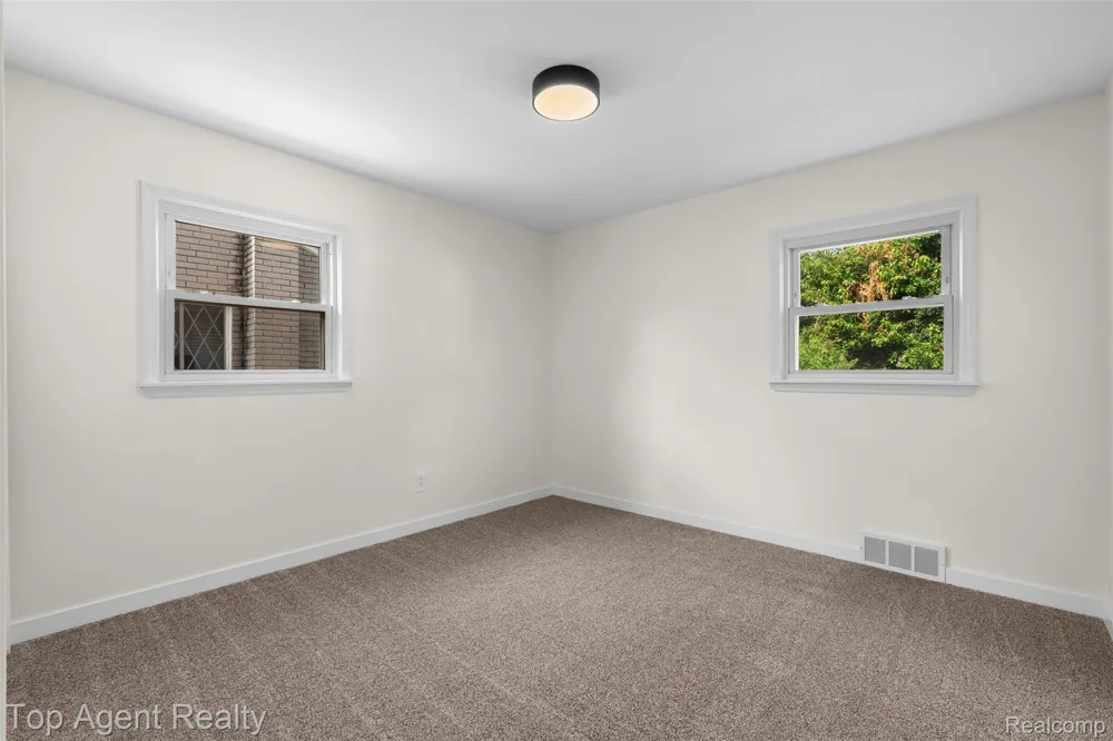 15110 Drake Street Southgate City, MI 48195