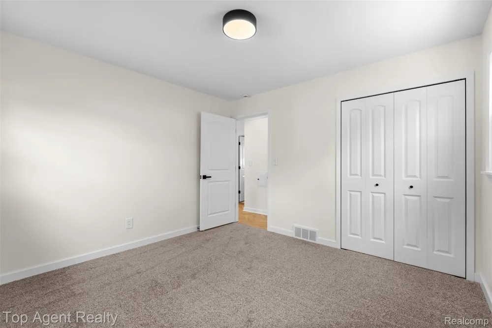 15110 Drake Street Southgate City, MI 48195