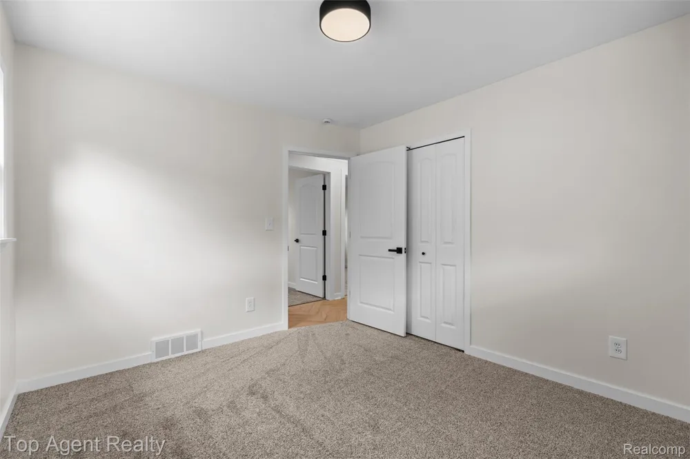 15110 Drake Street Southgate City, MI 48195