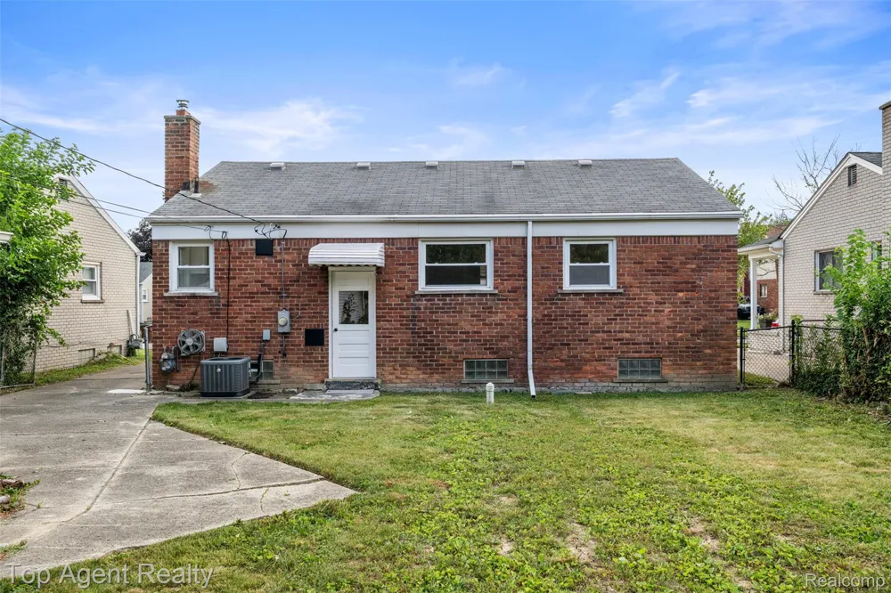 15110 Drake Street Southgate City, MI 48195