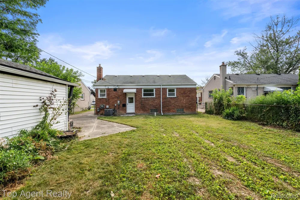 15110 Drake Street Southgate City, MI 48195